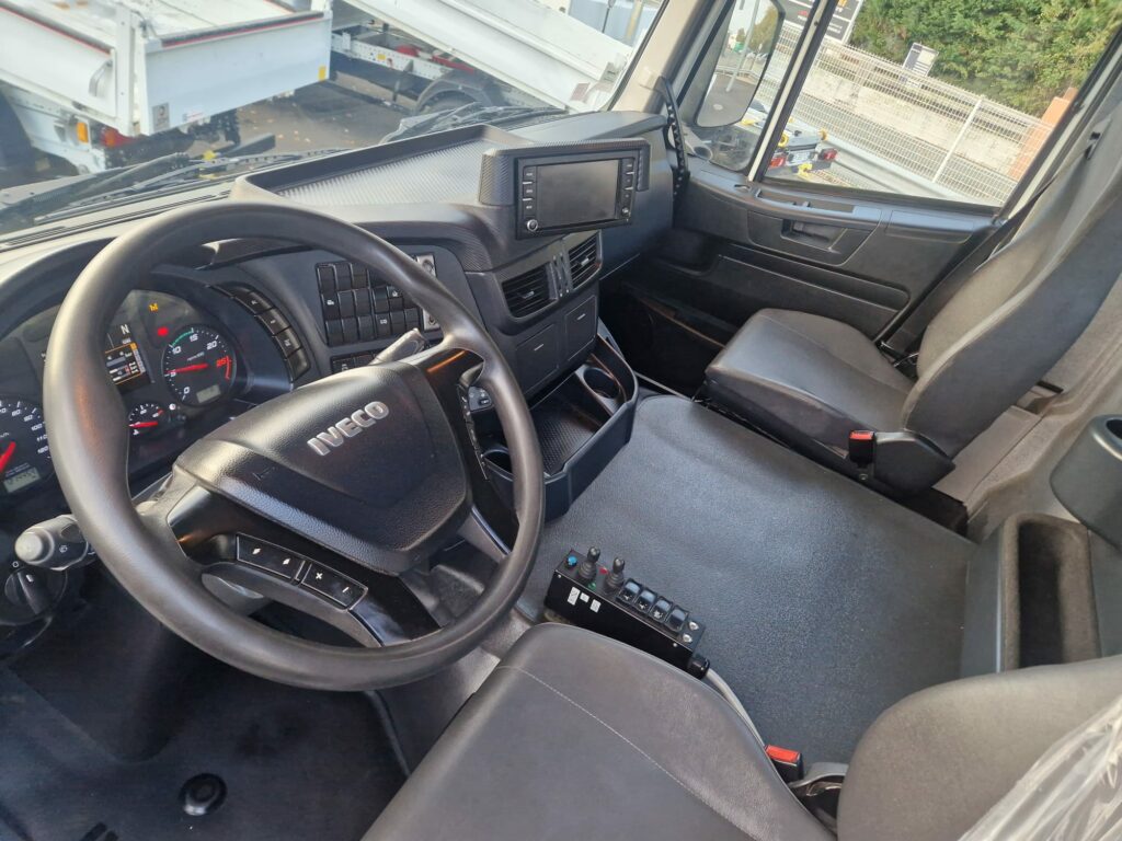 PHOTO-2025-11-17-16-15-09