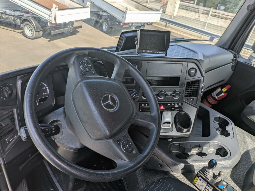 1000015667