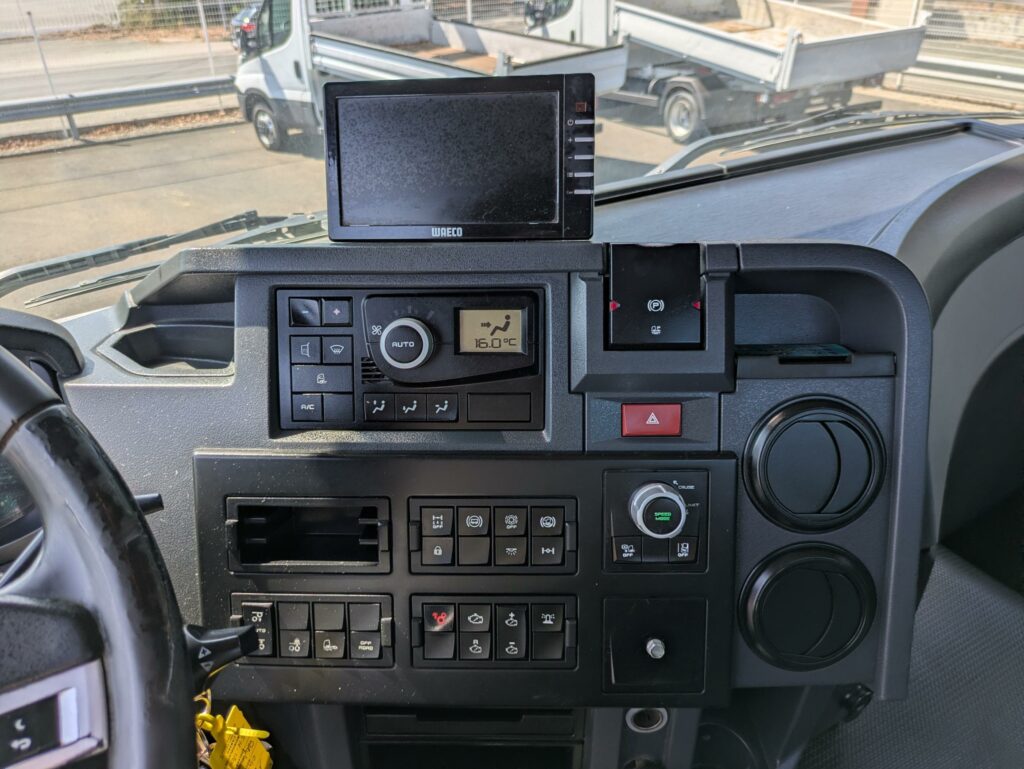 1000016402