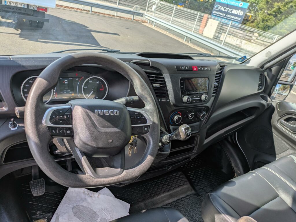 1000018079