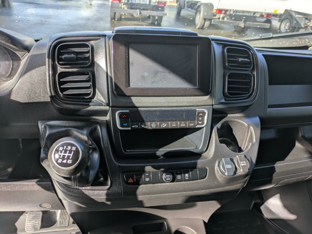1000018647